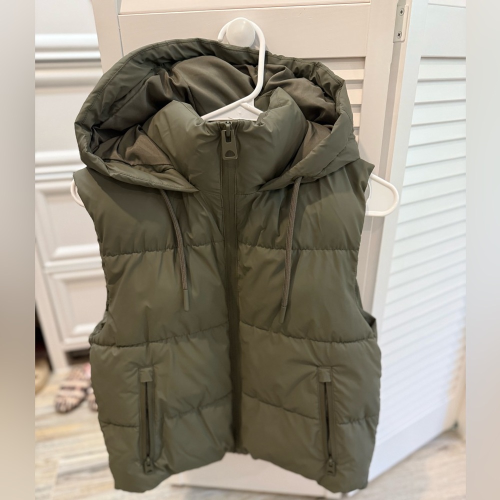Zara Sage Green Quilted Puffer Vest - Small